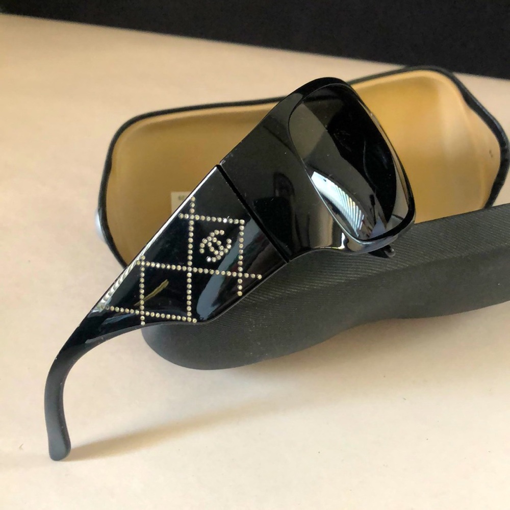 Chanel sunglasses Rhinestone studded Black frame